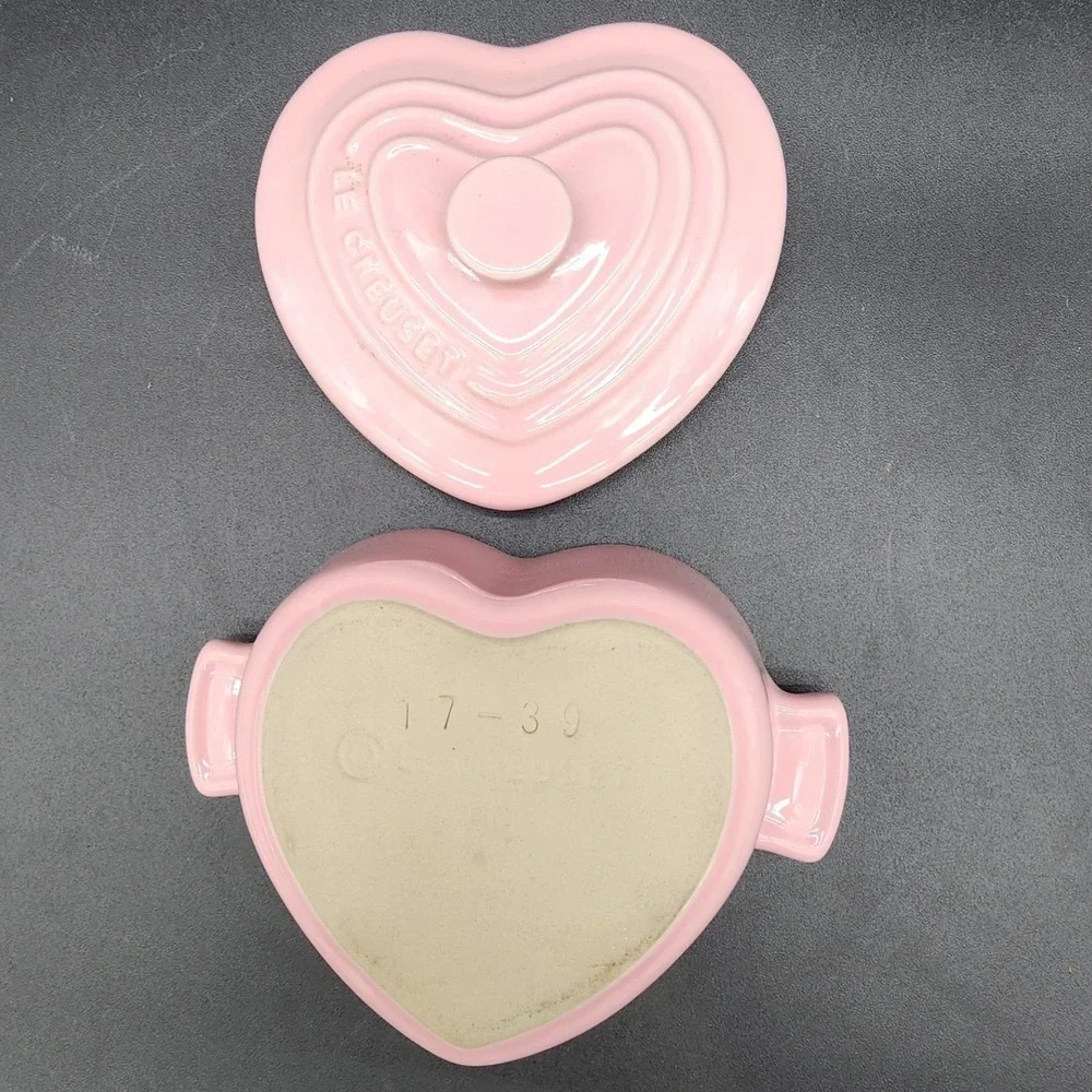 Le Creuset 4in Pink Heart Cocotte Mini Ramekin Stoneware Lidded Dish Valentines